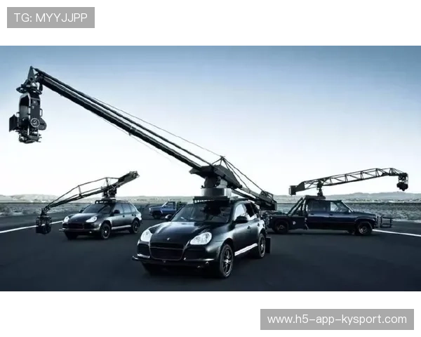 自行车队训练被网友拍成“速度大片” 自行车队训练被网友拍成“速度大片”